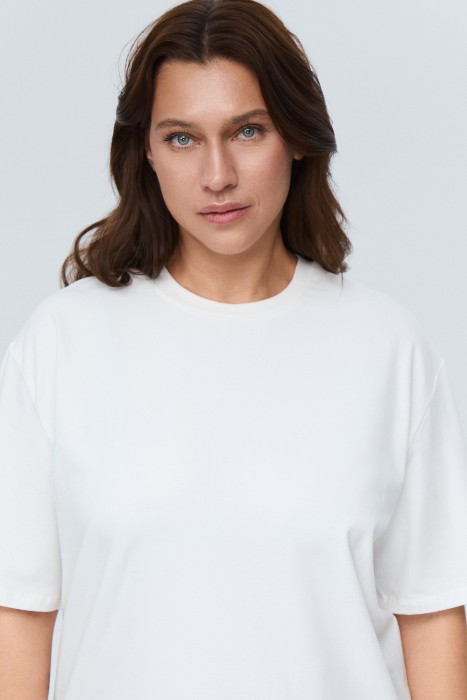 футболка от бренда снежная королева вид слева