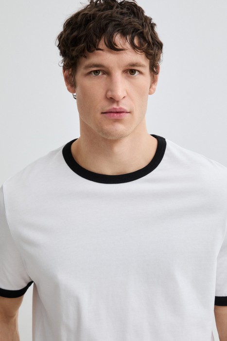 футболка по цене 1330 руб вид справа