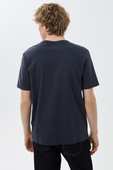 футболка по цене 1670 руб вид справа