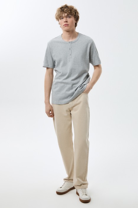 футболка от бренда снежная королева вид слева