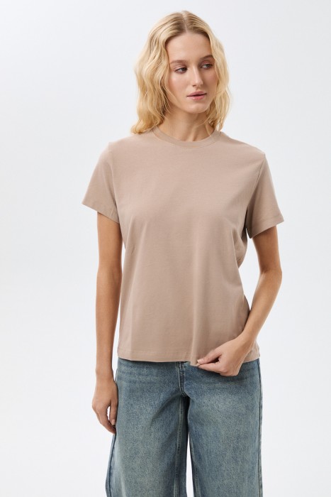 футболка от бренда снежная королева вид слева