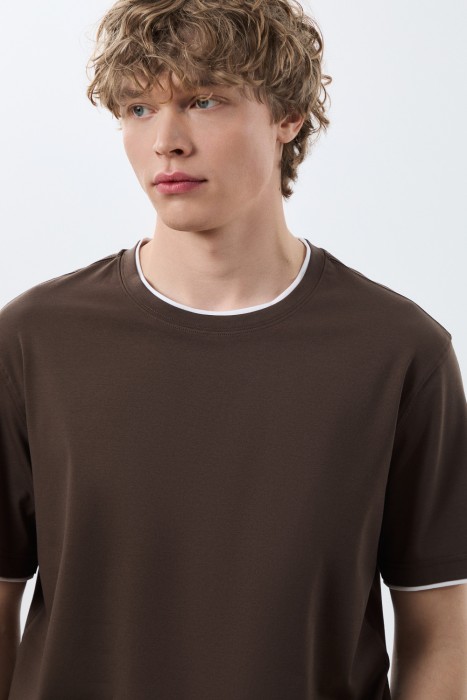 футболка из россии вид сбоку