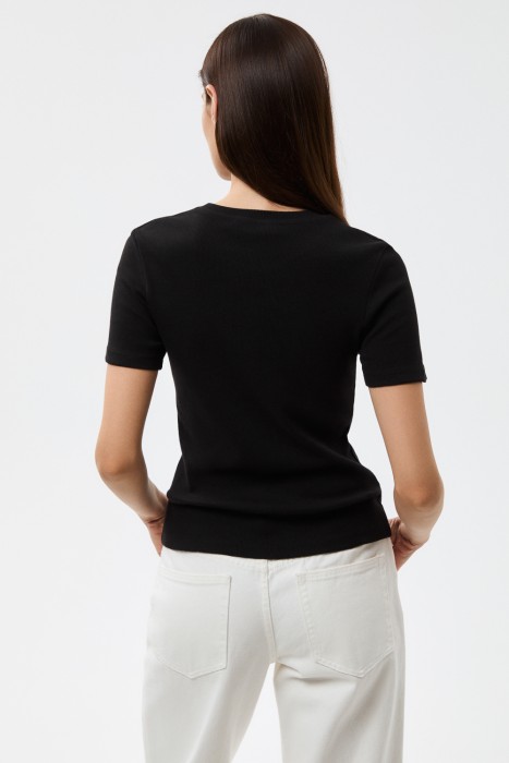 футболка по цене 1200 руб вид справа