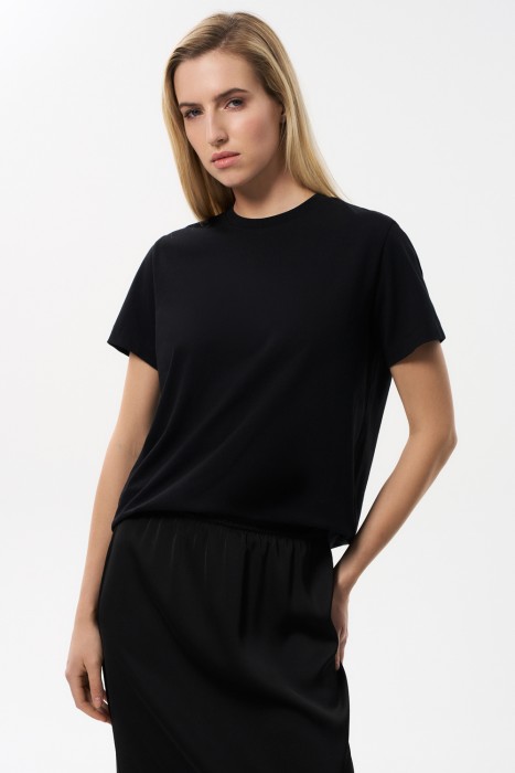 футболка от бренда снежная королева вид слева