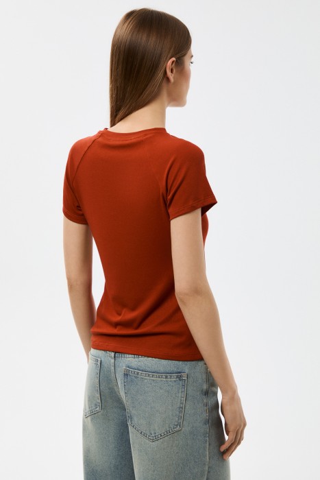 футболка по цене 1330 руб вид справа