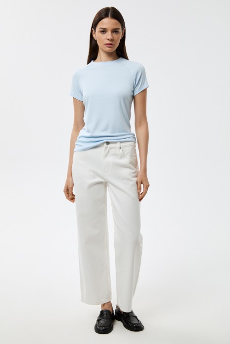 футболка от бренда снежная королева вид слева