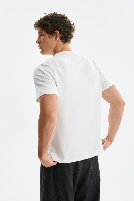 футболка по цене 680 руб вид справа