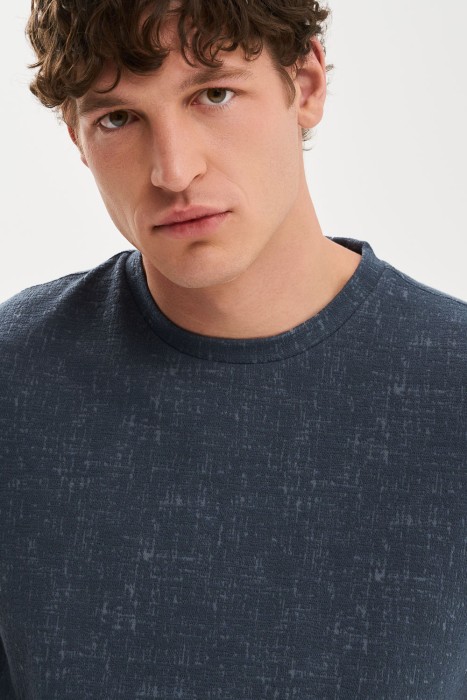 футболка от бренда снежная королева вид слева