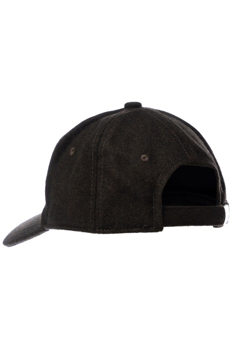 кепка от бренда снежная королева вид слева