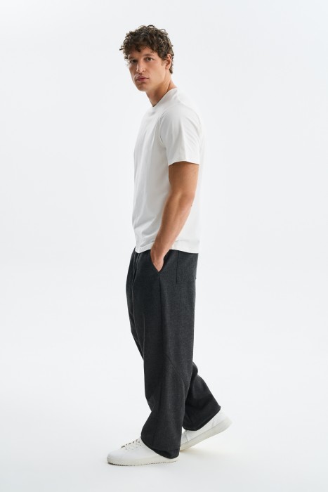 классические брюки по цене 2410 руб вид справа