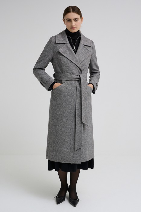 классическое пальто с поясом от бренда снежная королева вид слева