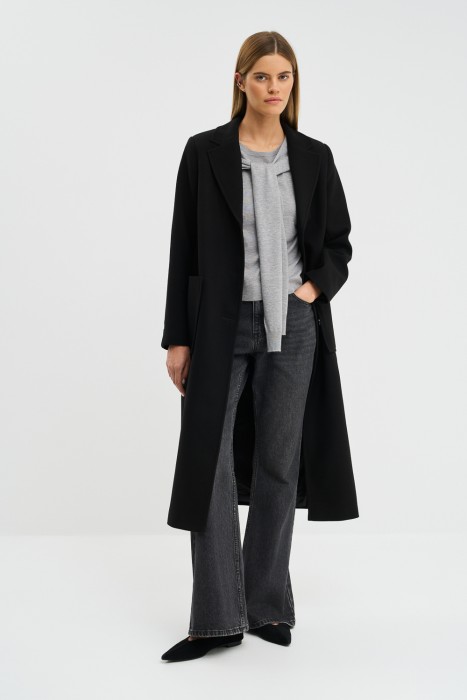 классическое пальто из россии вид сбоку