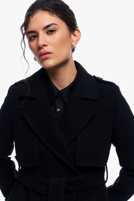 классическое пальто из россии вид сбоку