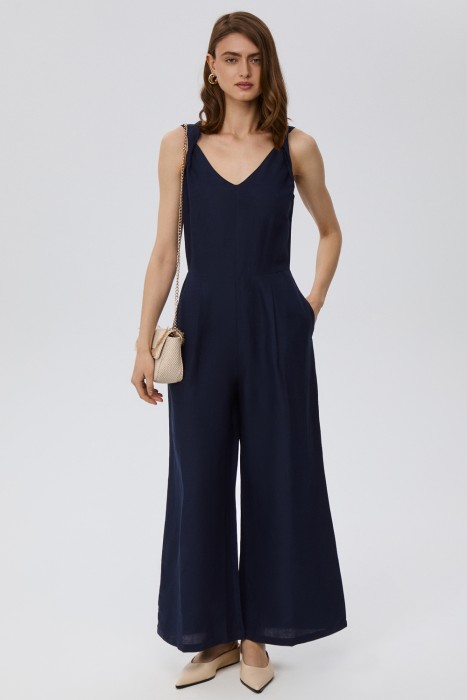 комбинезон от бренда снежная королева вид слева