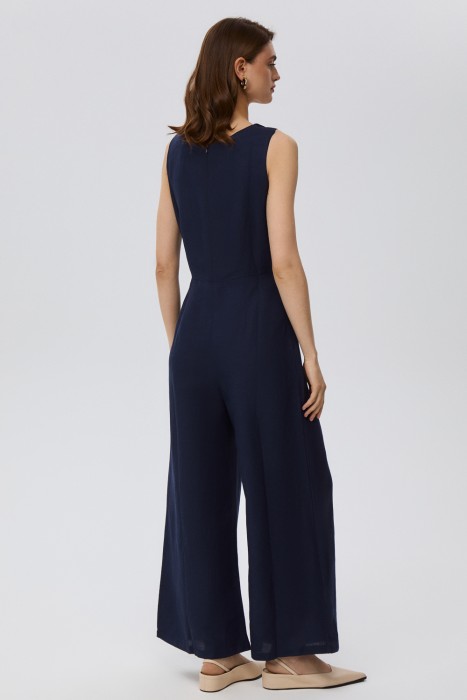 комбинезон по цене 3210 руб вид справа