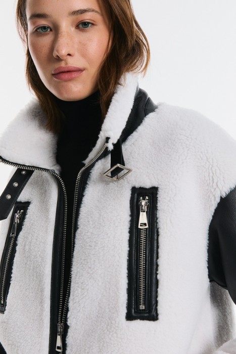 комбинированная куртка из шерсти по цене 8150 руб вид справа