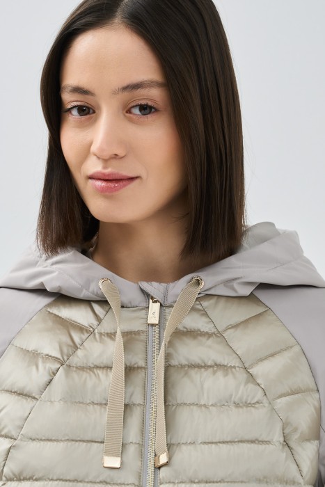 комбинированная куртка из россии вид сбоку