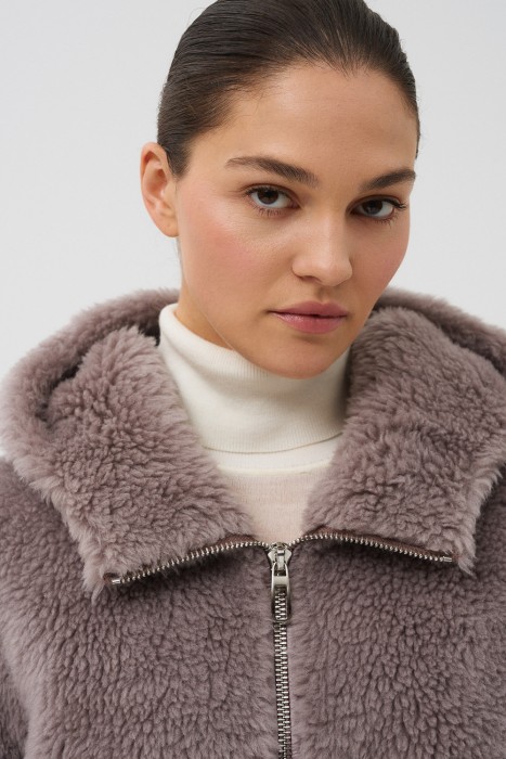 комбинированная шуба из овечьей шерсти из россии вид сбоку