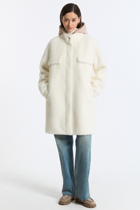 комбинированная шуба из шерсти с капюшоном от бренда снежная королева вид слева