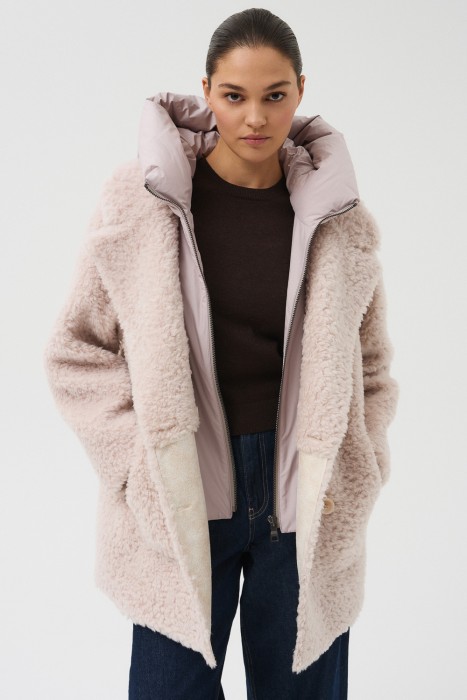 комбинированная шуба из шерсти с капюшоном от бренда снежная королева вид слева