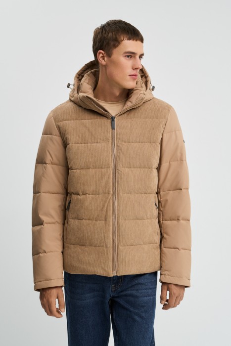 комбинированная зимняя куртка с капюшоном от бренда снежная королева вид слева