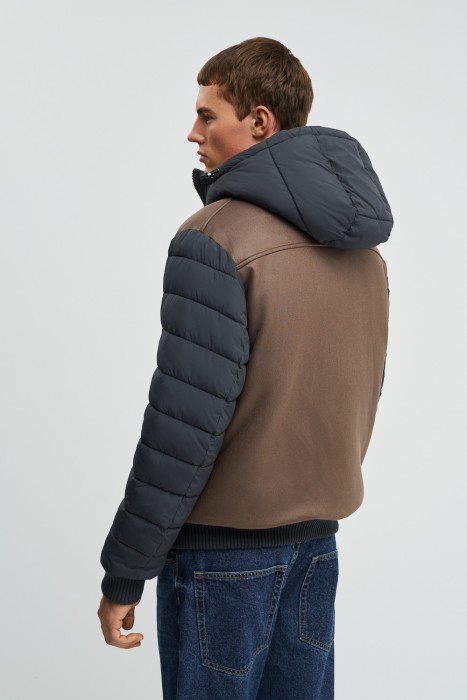 комбинированная зимняя куртка с капюшоном по цене 6110 руб вид справа