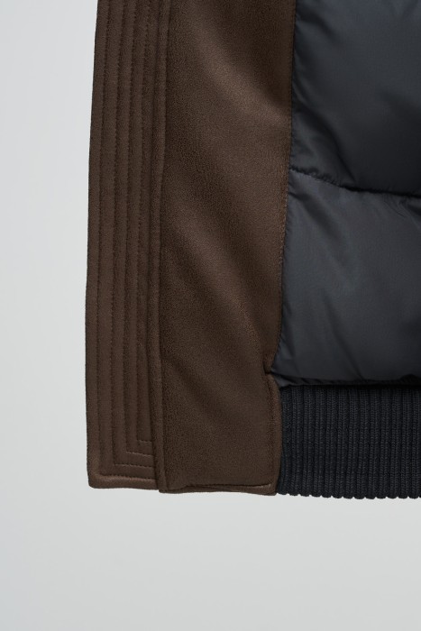 комбинированная зимняя куртка с капюшоном из россии вид сбоку