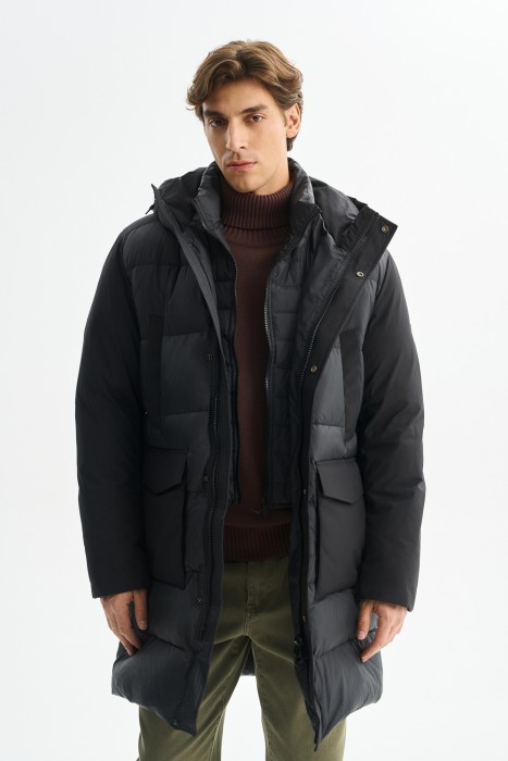 комбинированная зимняя куртка с капюшоном от бренда снежная королева вид слева