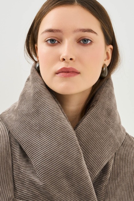 комбинированная зимняя куртка из россии вид сбоку