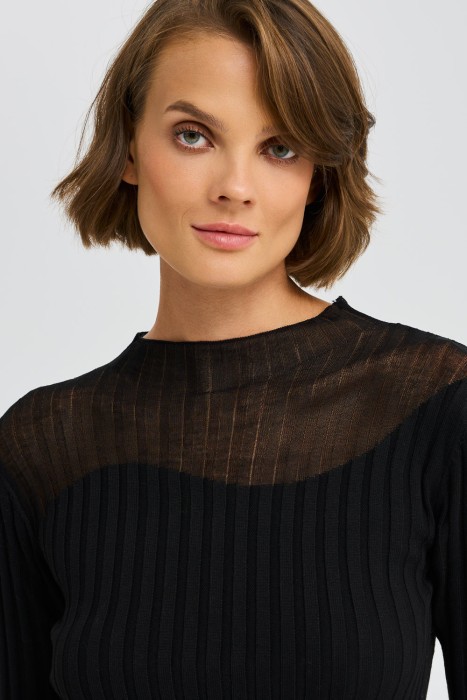 комбинированный трикотажный джемпер от бренда снежная королева вид слева