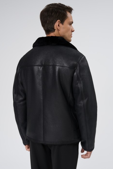 короткая дубленка из овчины по цене 28310 руб вид справа