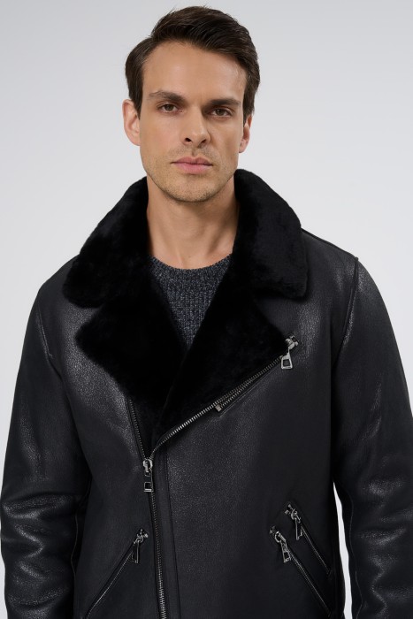 короткая дубленка из овчины из россии вид сбоку