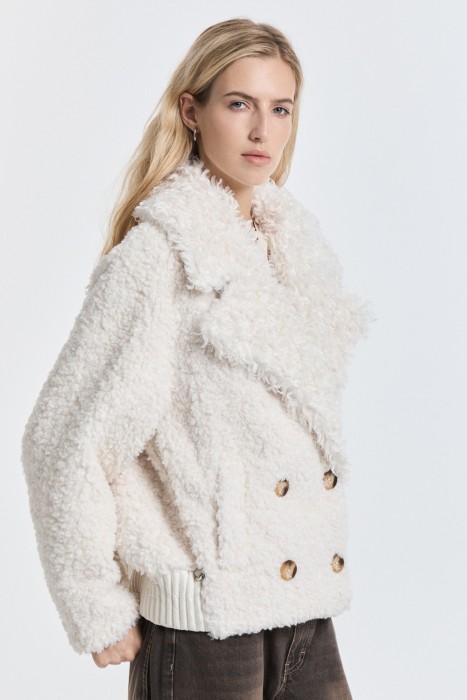 короткая шуба из шерсти от бренда снежная королева вид слева