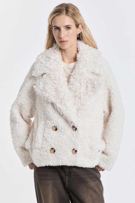 короткая шуба из шерсти из россии вид сбоку