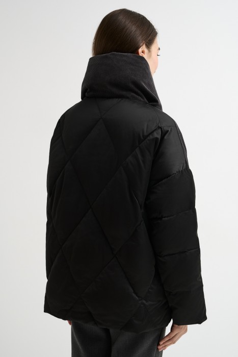 короткий пуховик по цене 10430 руб вид справа