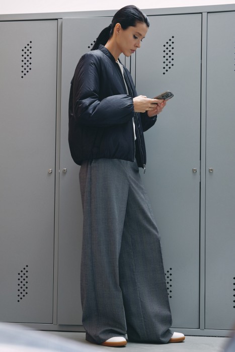 костюмные брюки по цене 1620 руб вид справа