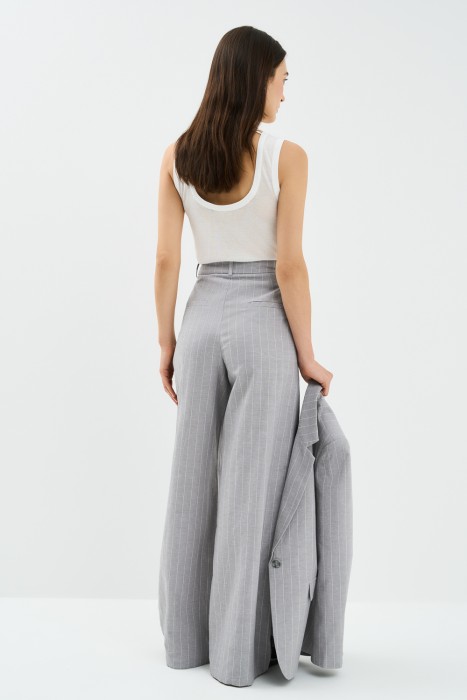 костюмные брюки по цене 2440 руб вид справа