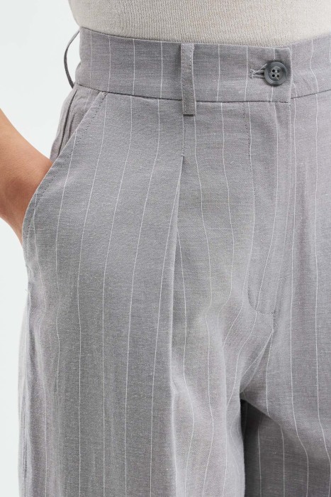 костюмные брюки из россии вид сбоку