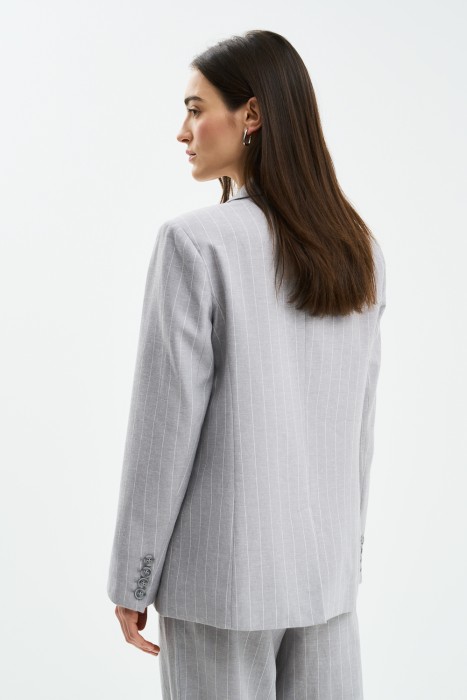 костюмный жакет по цене 3010 руб вид справа