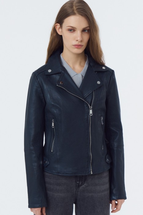 косуха из натуральной кожи от бренда снежная королева вид слева