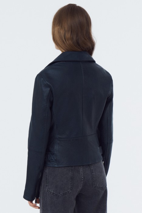 косуха из натуральной кожи по цене 12080 руб вид справа