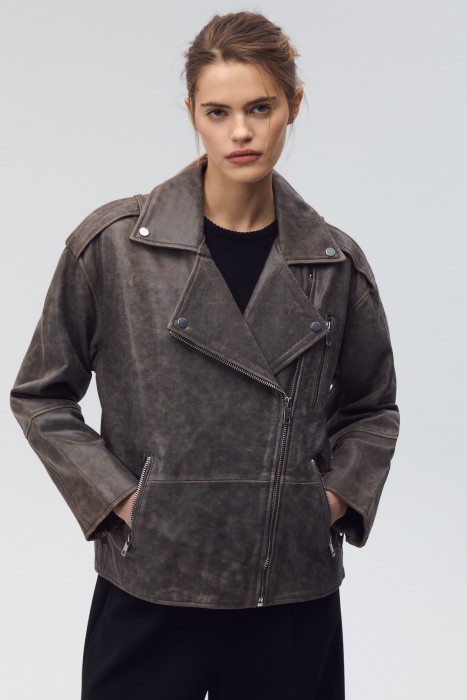 косуха из натуральной кожи от бренда снежная королева вид слева