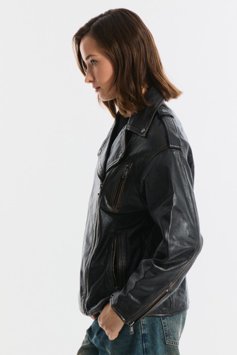 косуха из натуральной кожи от бренда снежная королева вид слева