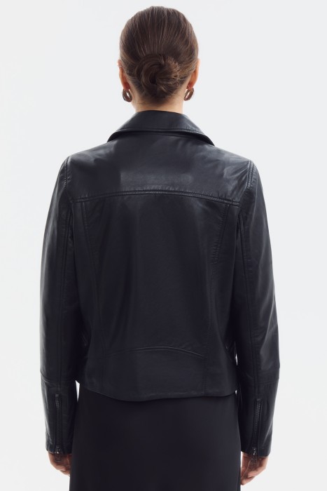 косуха из натуральной кожи по цене 8720 руб вид справа