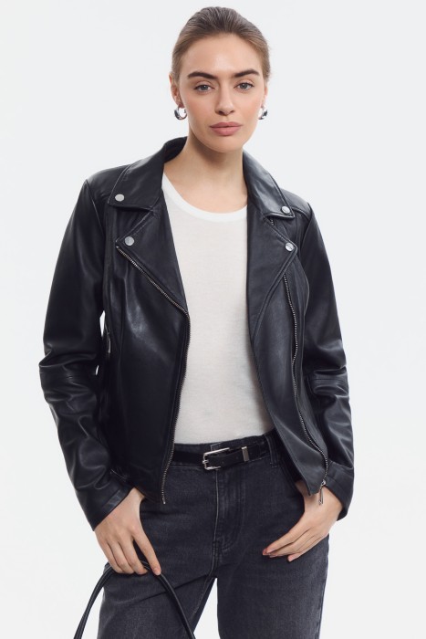 косуха из натуральной кожи от бренда снежная королева вид слева