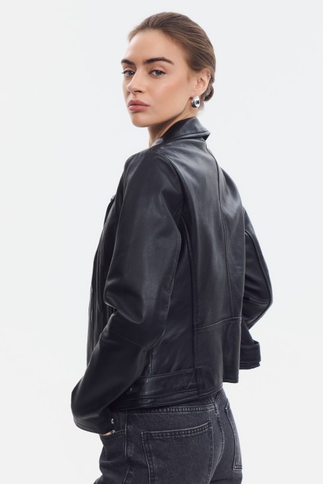 косуха из натуральной кожи по цене 12080 руб вид справа