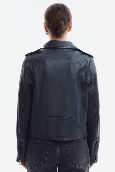 косуха из натуральной кожи по цене 9400 руб вид справа