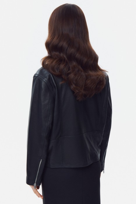 косуха из натуральной кожи по цене 15440 руб вид справа