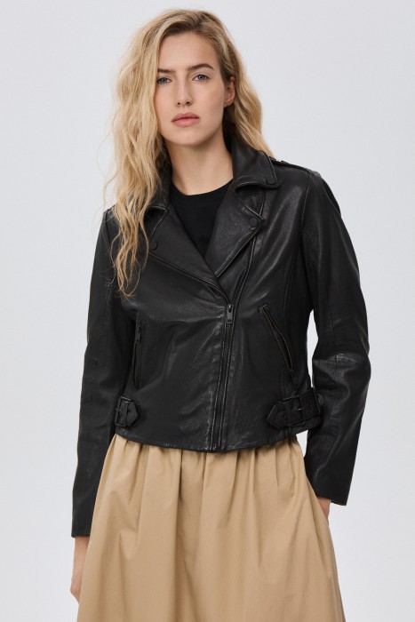 косуха из натуральной кожи от бренда снежная королева вид слева