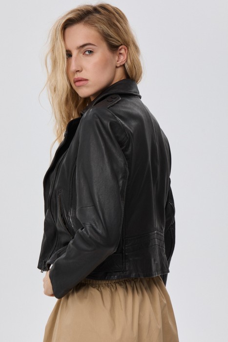 косуха из натуральной кожи по цене 12760 руб вид справа